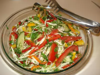 Самый обычный летний салат витаминчик с необычным вкусом