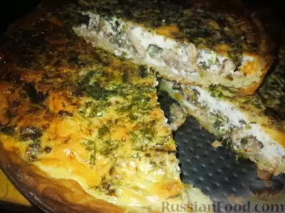 Рыбный пирог со сметанной заливкой и зеленью