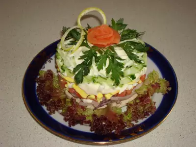 Слоеный салат" царь морской" для любителей майонеза