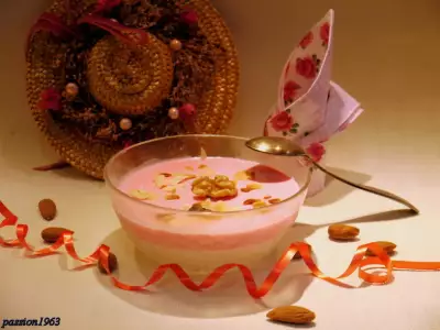 Желе из йогурта с орехами „розовые мечты“