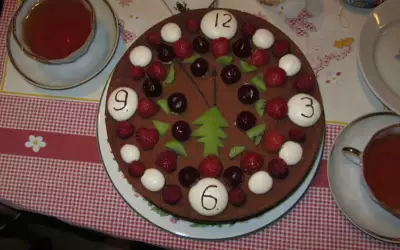 Торт  "новогодние часы"