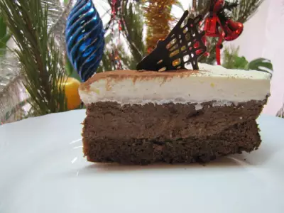 Кофейно-шоколадный торт со взбитыми сливками