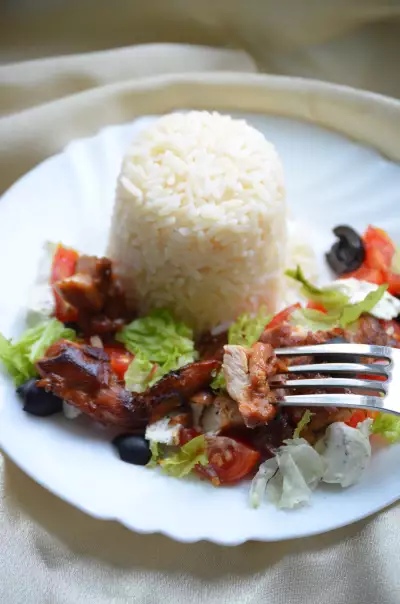 Куриное филе с рисом в греческом стиле за 30 минут