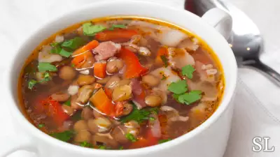 Простой суп с чечевицей и беконом