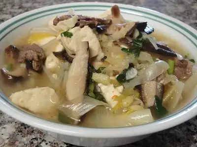 Вермишелевый суп с мясом тофу и грибами