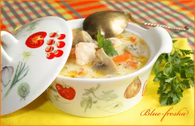 Сливочно-сырный суп с сёмгой и шампиньонами.