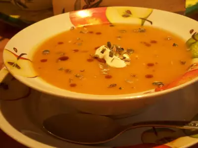 Суп-пюре из тыквы с чечевицей и чесноком