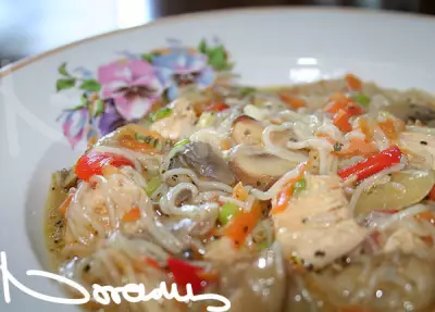 Китайский грибной суп с рисовой лапшой