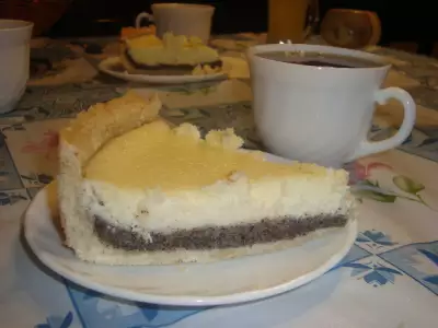 Вкусный пирог с маковой начинкой и сметанным суфле