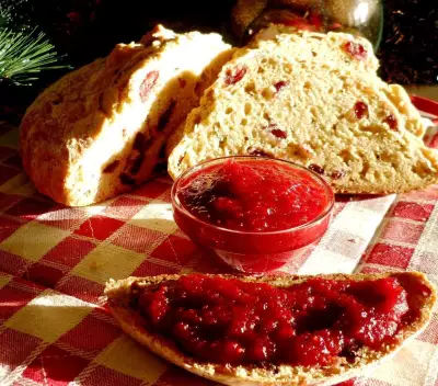 Ирландский содовый хлеб с клюквой,розмарином и грецкими орехами (рождественский завтрак)