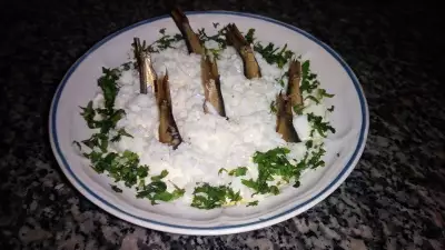 Праздничный салат "рыбки в пруду" со шпротами