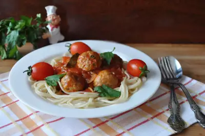 Спагетти с польпетте фрикадельками по сицилийски в остро кисло сладком соусе