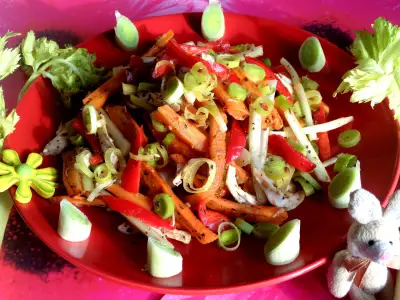 Салат с запечённой морковковью и курицей