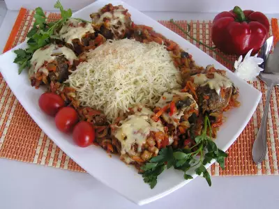 Тефтели с овощами в итальянском стиле.