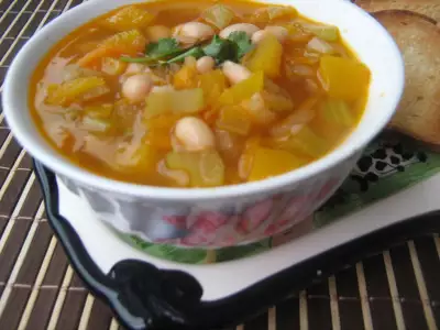 Фасолевый суп с тыквой и имбирём.