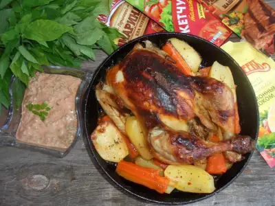 Запеченная курица с ассорти-маринадом махеев с овощами и пикантным соусом