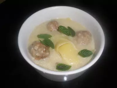 Tutmac corbasi - турецкий суп с йогуртом и фрикадельками