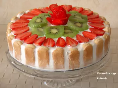 Торт мороженное с печеньем “савоярди” и ягодами.