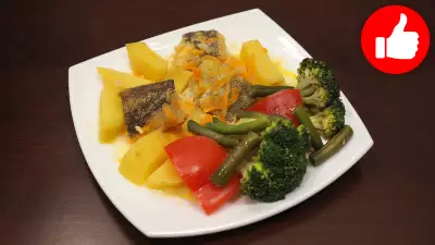 Рыба с овощами и картошкой