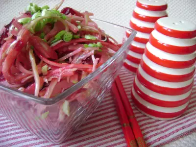 Салат из свежей капусты с добавками розовая пантера