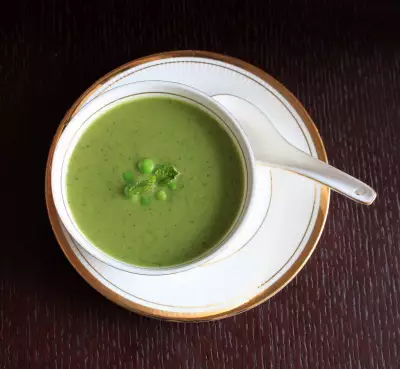 Суп из зеленого горошка с мятой