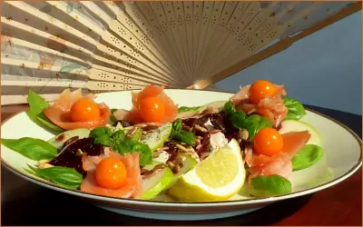 Салат из свеклы груши моцареллы с лососем