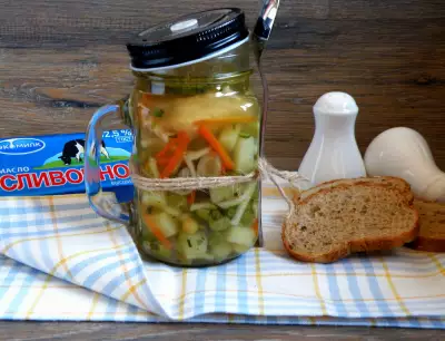 Суп куриный с овощами и домашней лапшой.