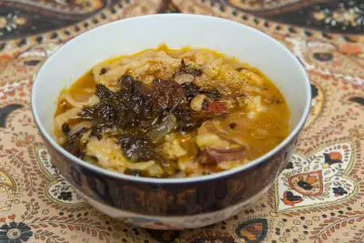 Фасолевый суп с лапшой əriştəli qaragöz lobyalı şorba
