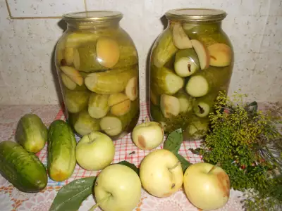 Маринованные огурцы с яблоками