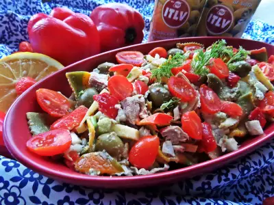 Салат с пастой,тунцом и овощами