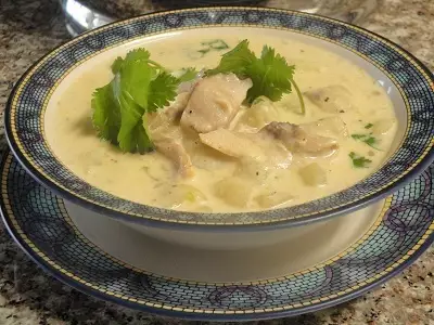 Кремовый суп с копчёной курицей и грибами