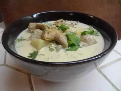 Кремовый суп с грибами беконом гребешками и ракушками