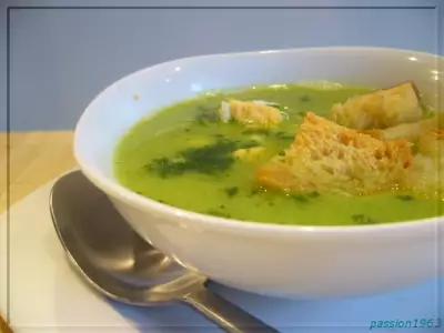 Гороховый суп с яйцом (яркий, легкий, почти диетический)