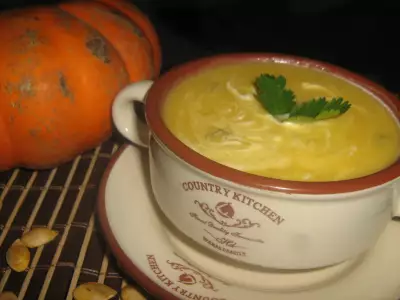 Тыквенный суп с грушами и корицей.