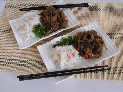 Лапша рисовая с грибами китайскими…или  свинина с шиитаке по-читински.