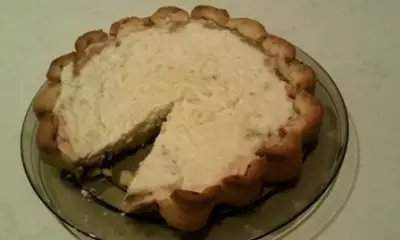 Творожный пирог с бананом и клубничным джемом