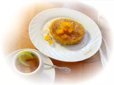 Овсяные оладьи "горячий завтрак-здоровый день" с тыквено-карамельным соусом.