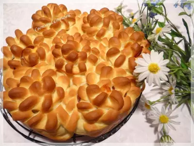 Пирог "цветы" с беконом и сыром чечил