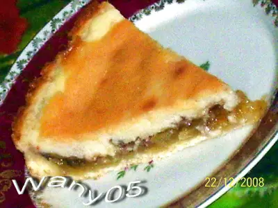 Песочный пирог с ананасовым конфитюром грецким орехом и сметанным суфле