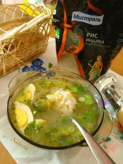Суп с брюссельской капустой и рисом на курином бульоне