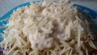 Спагетти с курицей в соусе из цветной капусты