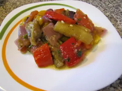 Испанский салат из печеных овощей