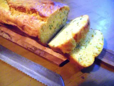 Тыквенный хлеб с зелёным луком и сыром