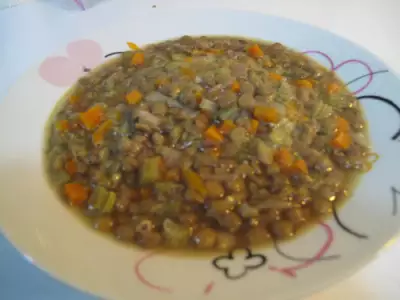 Чечевичный густой суп  с овощами, лимонным соком  и чесноком
