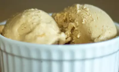 Быстрое мороженое а-ля крем-брюле из 3 ингредиентов