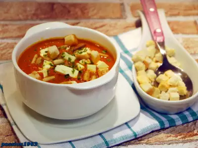 Томатно-морковный суп-пюре с брынзой и кедровыми орешками