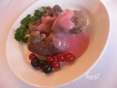 Мясо дикого кабанчика под соусом.