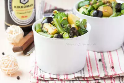 Картофельный салат с зеленой фасолью шпинатом и оливками