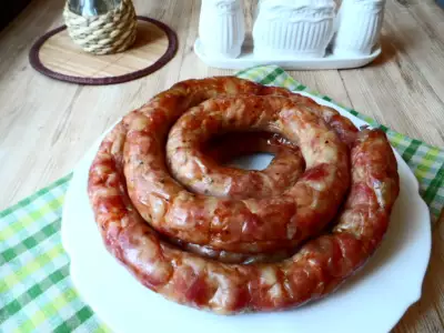 Украинская домашняя колбаса к светлому празднику пасхи свиная с жирком