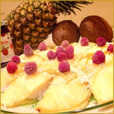 Ананасовые равиоли с кокосовым рисом и малиновым конфитюром